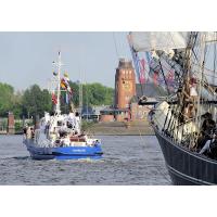 2450_17 Einlaufparade zum Hafengeburtstag - Schiffe vor Hamburg Finkenwerder. | Hafengeburtstag Hamburg - groesstes Hafenfest der Welt